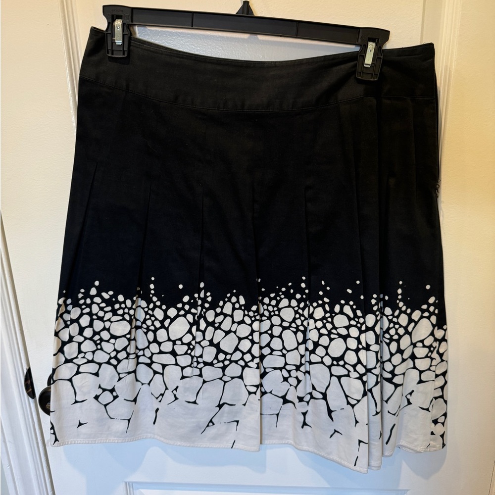 Black and white Kenneth Cole Reaction Skirt size 12